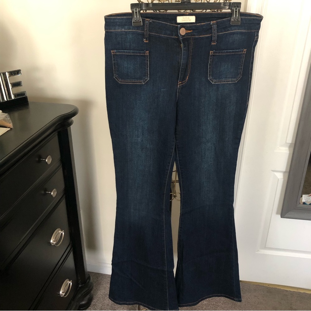 Denim boot cut women’s jeans. Cute pocket detail on the front.